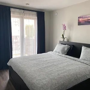 Apartment Feel At At This Homeawayfromhome Appt With A Stunning Water Canal View And Gym